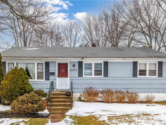 207 Benham Hill, West Haven