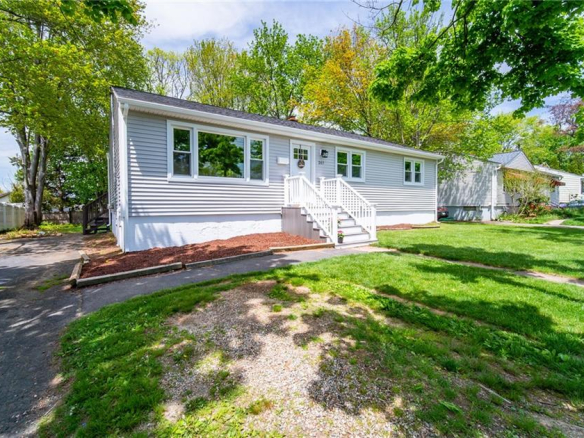 207 Benham Hill, West Haven