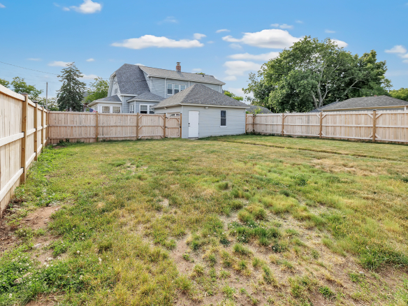 102 Peck, West Haven