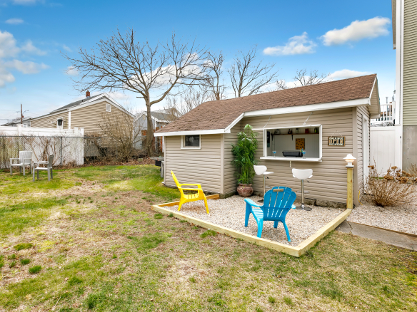 33 Elaine, Milford