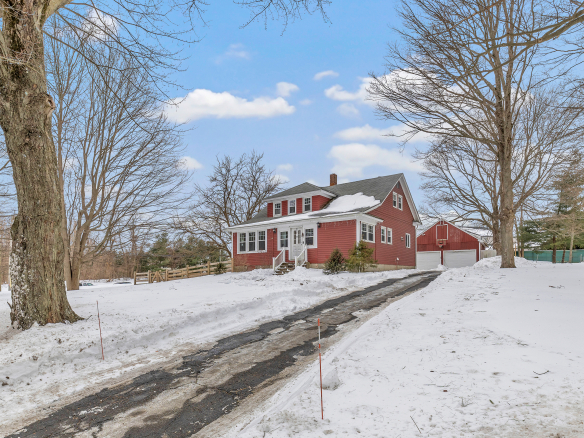 699 Daniels Farm, Trumbull