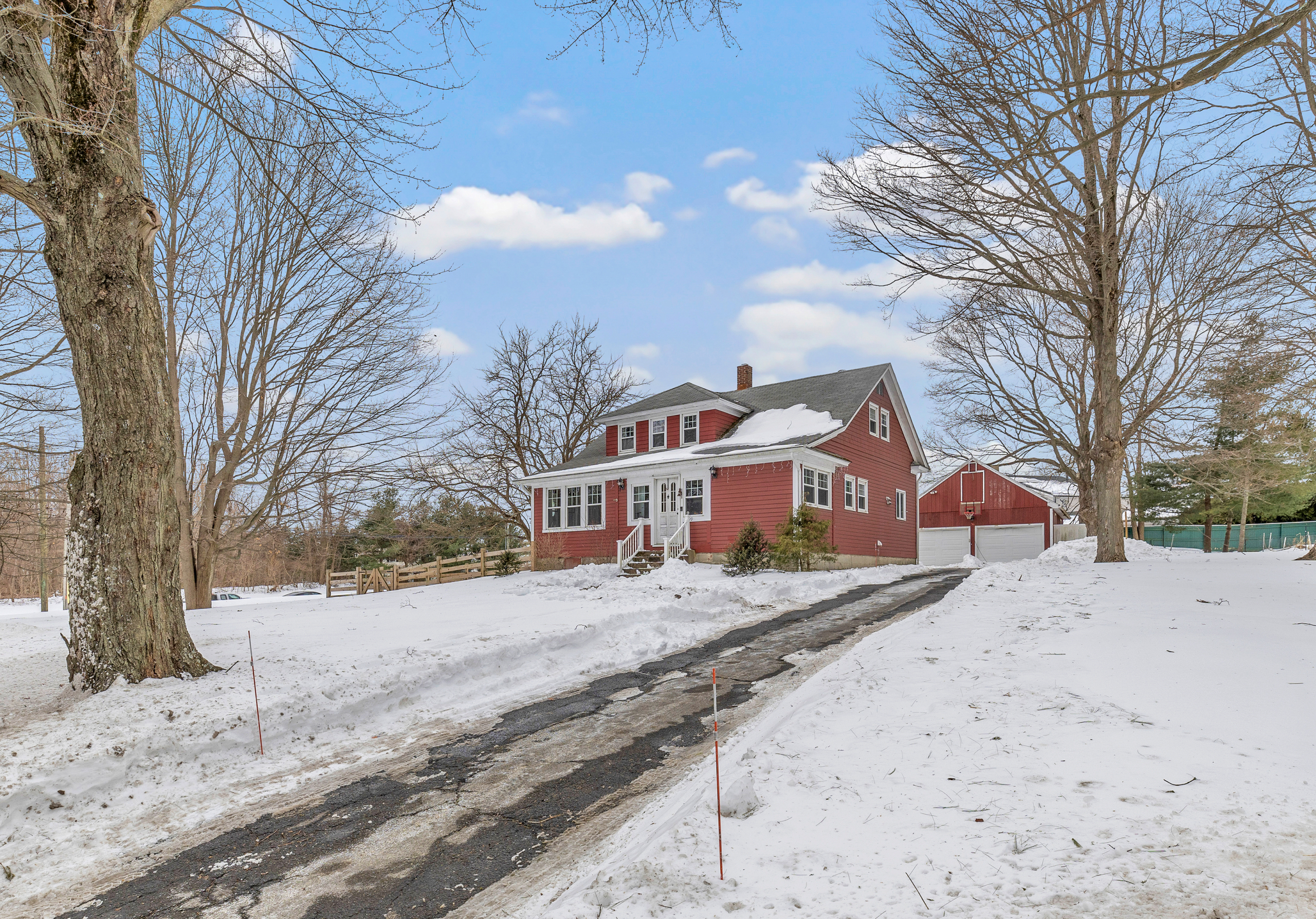 699 Daniels Farm, Trumbull
