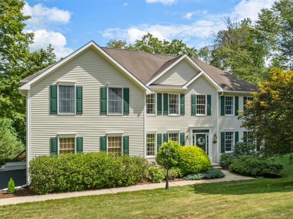 105 Lake Ridge, Southbury