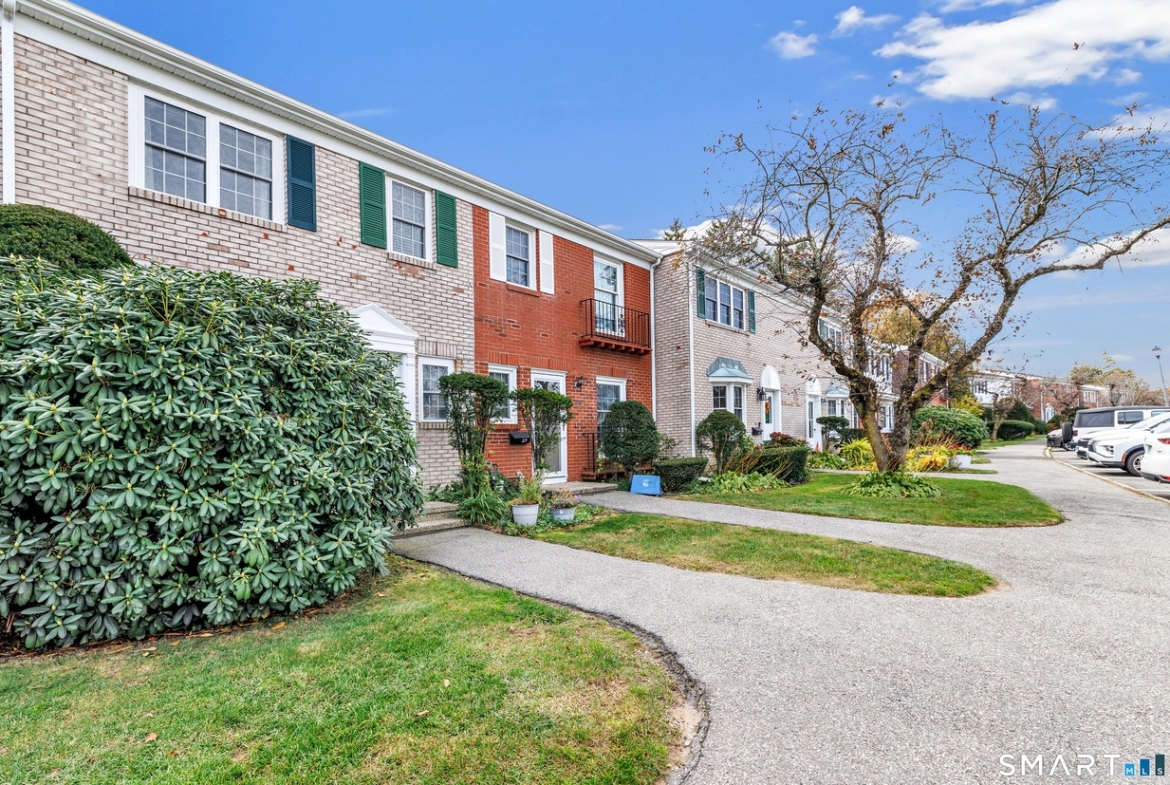 31 Salem Walk, Unit 31, Milford — listing photo 2