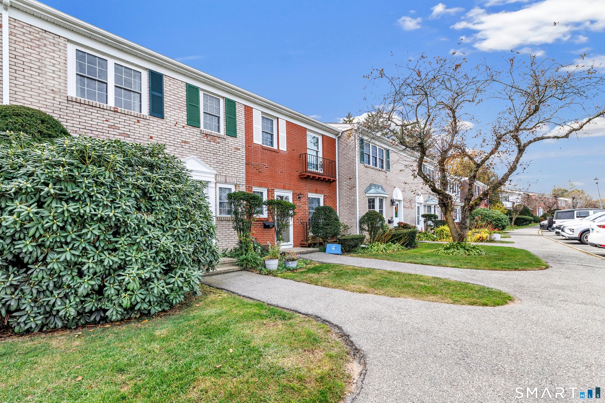 31 Salem Walk, Unit 31, Milford — listing photo 2