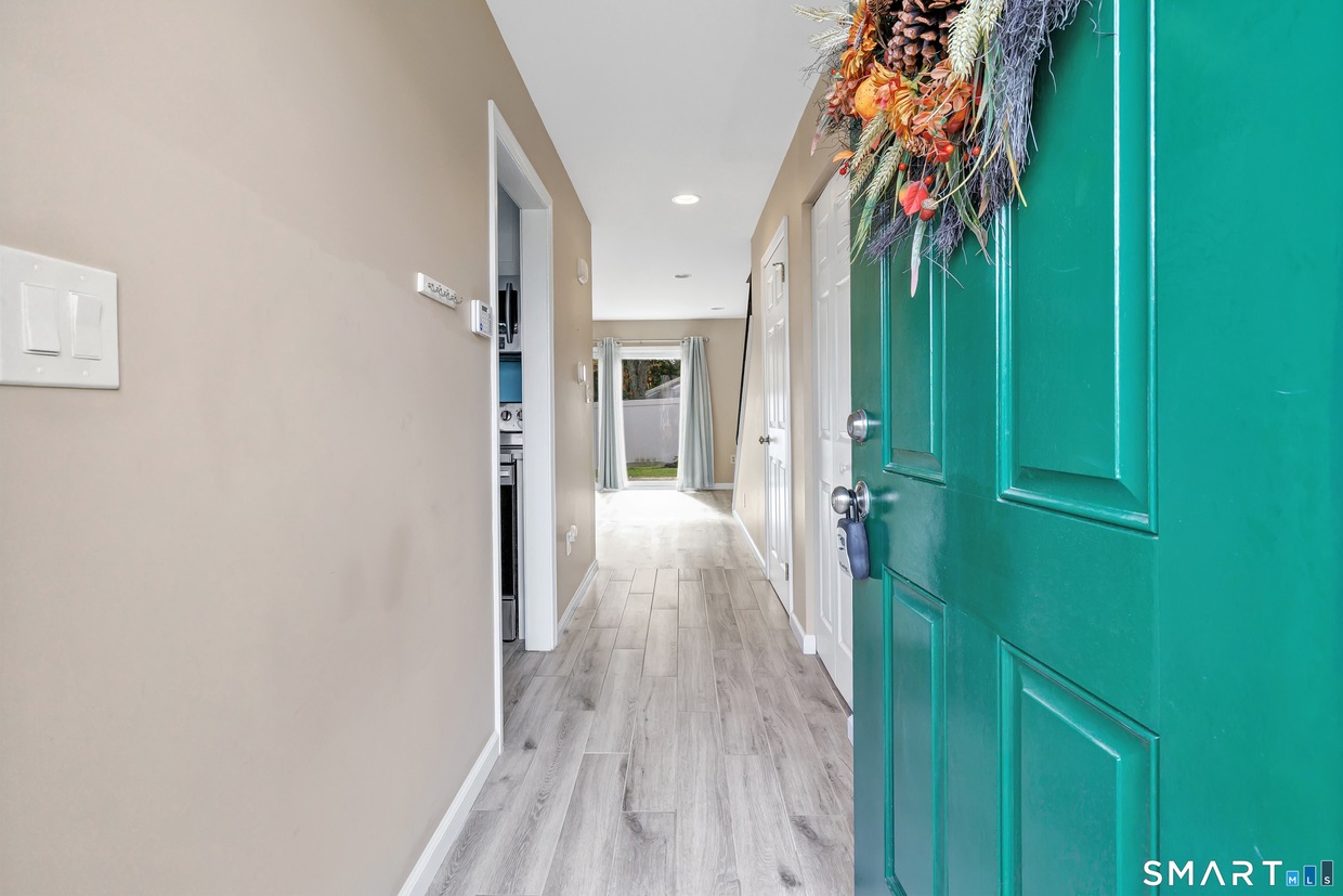 31 Salem Walk, Unit 31, Milford — listing photo 3